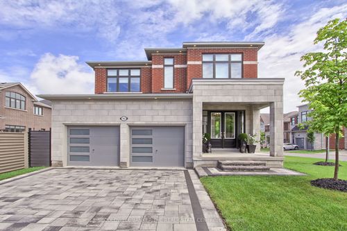 92 Maple Fields Cir, Aurora, ON, L4G3X6 | Card Image