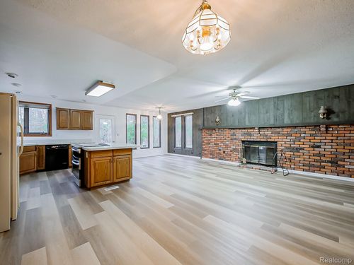 21662 Flanders St, Farmington Hills, MI, 48335-5340 | Card Image