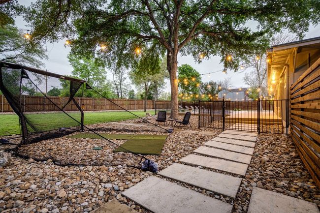 11 Sunset Trl, House other with 3 bedrooms, 3 bathrooms and 12 parking in Sunset Valley TX | Image 39