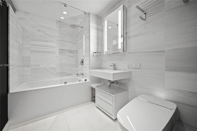 APT-201 - 321 Ocean Dr, Condo with 5 bedrooms, 6 bathrooms and null parking in Miami Beach FL | Image 23
