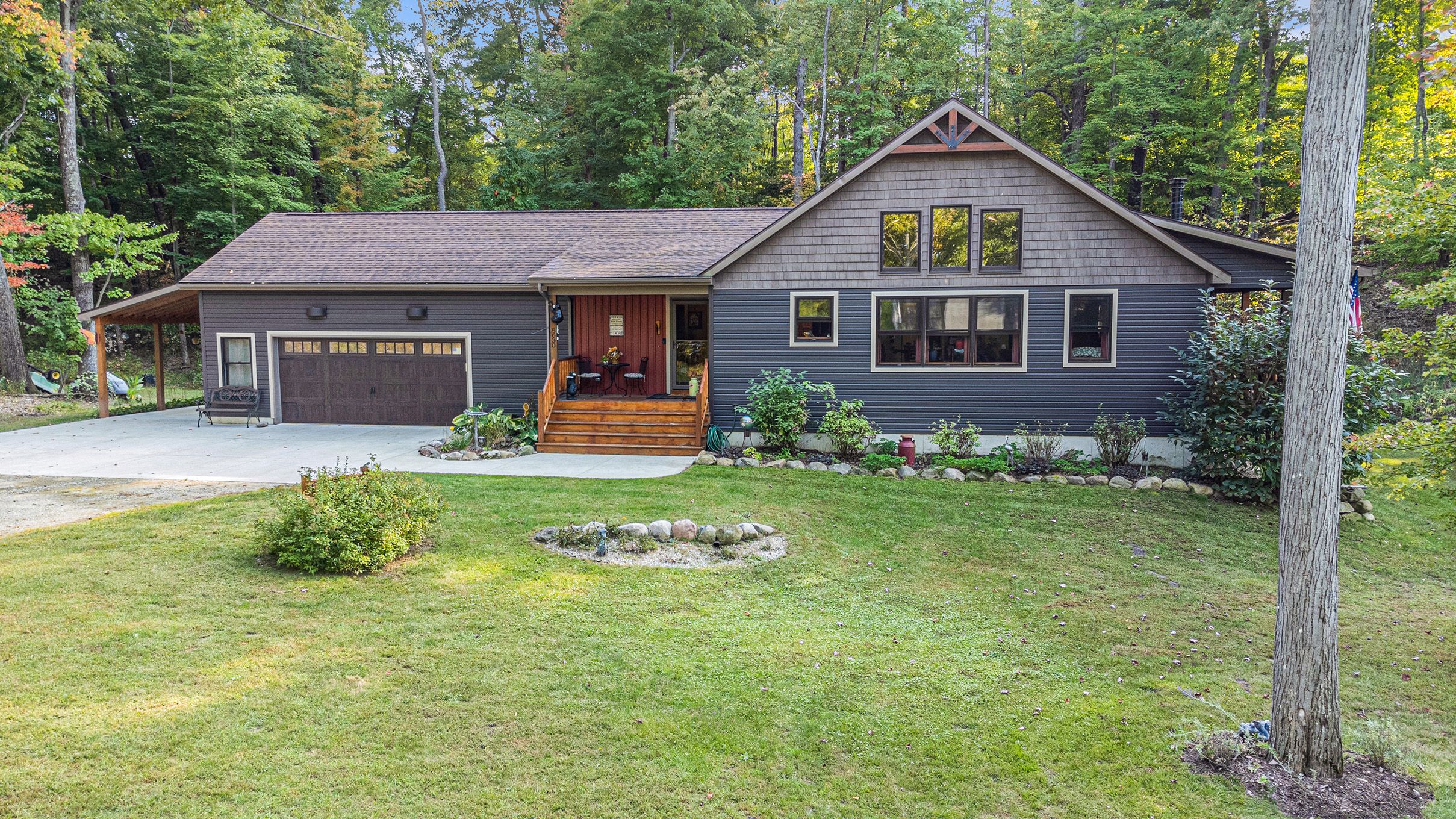 Hidden Lake Dr, Howell, MI 48855