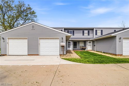 7982 Colonial Dr, Mentor, OH, 44060-9374 | Card Image