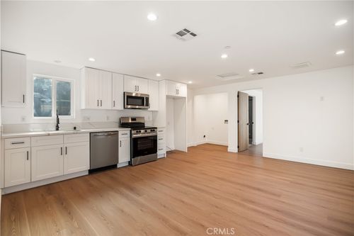 6937 Jellico Ave, Lake Balboa, CA, 91406-4337 | Card Image