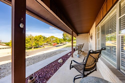 211 Poco Vista Dr, Kerrville, TX, 78028-6117 | Card Image