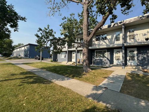 303-2211 19 St Ne, Calgary, AB, T2E4Y5 | Card Image
