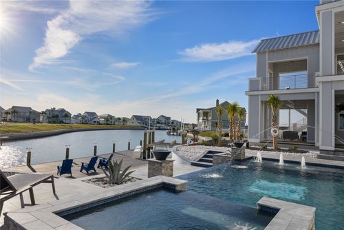 305 Estes Dr, Rockport, TX, 78382-9758 | Card Image