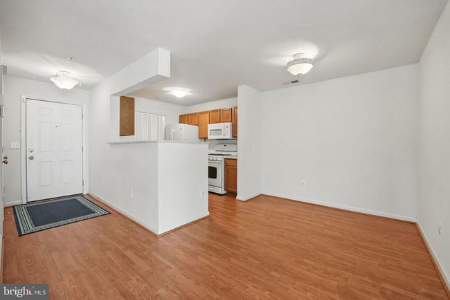 APT-102 - 14162 Cuddy Loop, Condo with 2 bedrooms, 2 bathrooms and null parking in WOODBRIDGE VA | Image 5