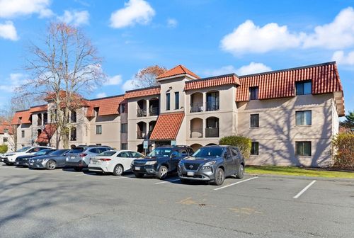 9-685 Oak St, Brockton, MA, 02301-1185 | Card Image