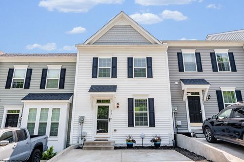 211 Falling Leaf Ln, Morgantown, WV, 26501-1132 | Card Image