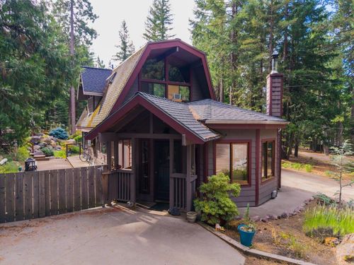 300 Pony Trl, Mount Shasta, CA, 96067-9747 | Card Image