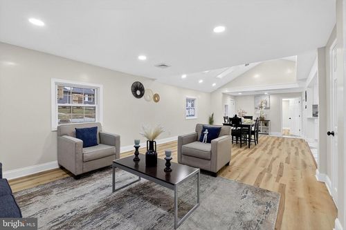 4 Lower Greenbriar Rd, WILMINGTON, DE, 19810-4433 | Card Image