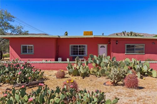 55316 Navajo Trl, Yucca Valley, CA, 92284-2451 | Card Image