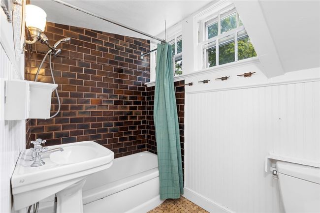 2nd Floor Bathroom | Image 26