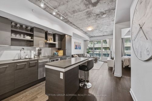 921-1030 King St W, Toronto, ON, M6K0B4 | Card Image