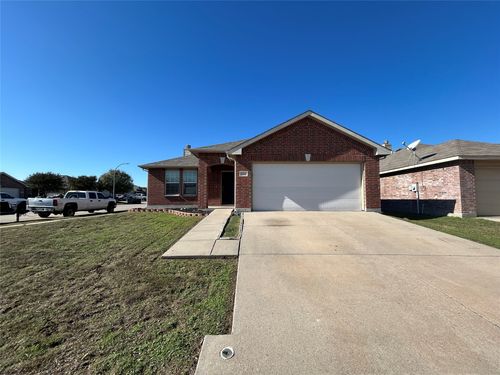 5752 Talons Crest Cir, Fort Worth, TX, 76179-7215 | Card Image