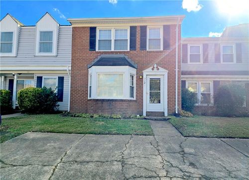 5221 Johnstown Ln, Virginia Beach, VA, 23464-6443 | Card Image