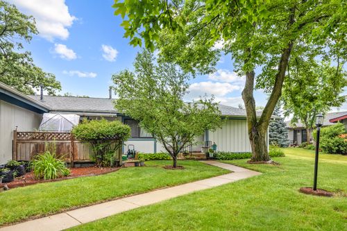 3b-907 Royal Dr, Mchenry, IL, 60050-4272 | Card Image