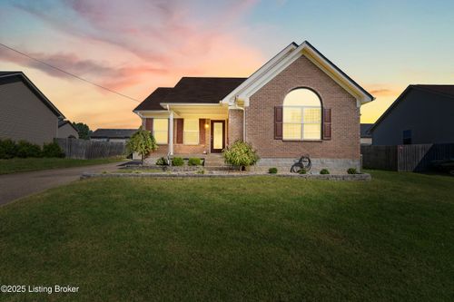 392 Gentry Ln, Mt Washington, KY, 40047-7428 | Card Image