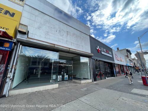 704 Main Ave, Passaic, NJ, 07055-5116 | Card Image