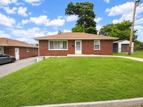9301 Miriam Ave, Overland, MO, 63114-5638 | Card Image