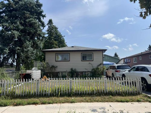 33 Crow Trail, Scarborough, ON, M1B1X6 | Card Image