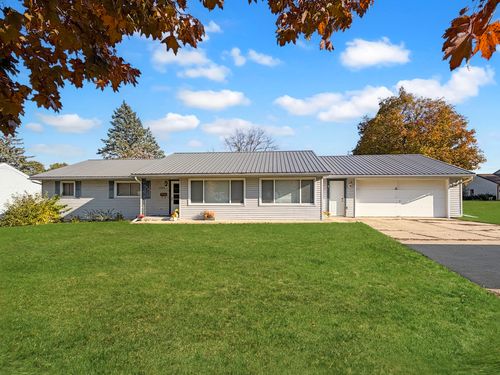 1353 Carriage Hill Ln, Freeport, IL, 61032-6167 | Card Image