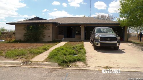620 E Main Ave, Karnes City, TX, 78118-3325 | Card Image