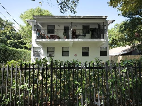 35 Ne 59th St, Miami, FL, 33137-2034 | Card Image