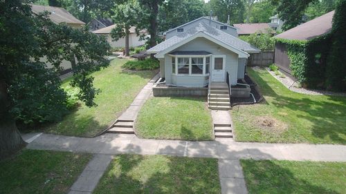 560 Hassan St Se, Hutchinson, MN, 55350-2910 | Card Image
