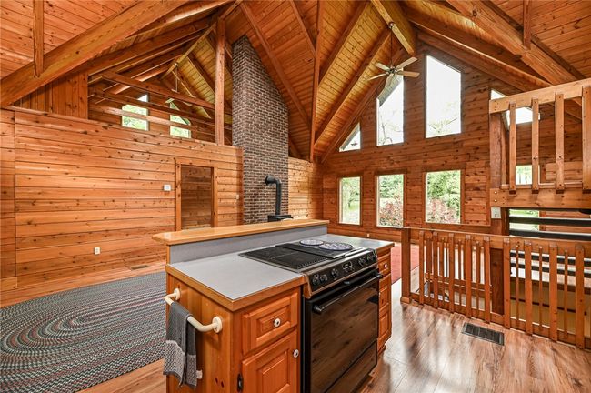 117 Oak Dr, House other with 3 bedrooms, 3 bathrooms and 5 parking in Forward Twp - BUT PA | Image 4