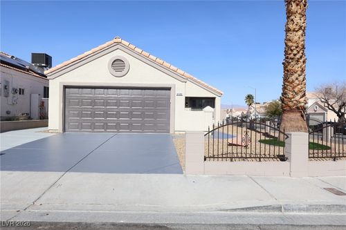 6500 White Swan Cir, Las Vegas, NV, 89108-1812 | Card Image
