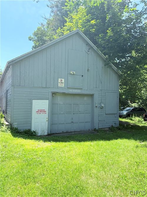 525 W Willett St, Rome, NY, 13440-4015 | Card Image