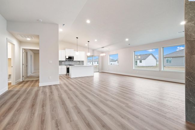 10409 Kokanee Dr, Home with 4 bedrooms, 2 bathrooms and null parking in Pasco WA | Image 5