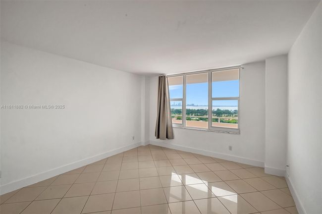 APT-16F - 5600 Collins Ave, Condo with 2 bedrooms, 2 bathrooms and null parking in Miami Beach FL | Image 11