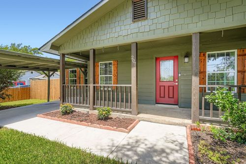 207 Old Thorndale Rd, Taylor, TX, 76574-3242 | Card Image