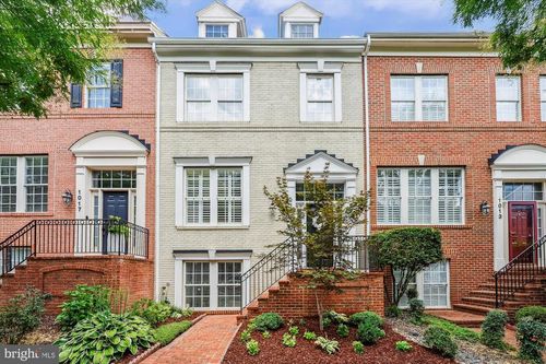 1015 Crestfield Dr, ROCKVILLE, MD, 20850-6081 | Card Image