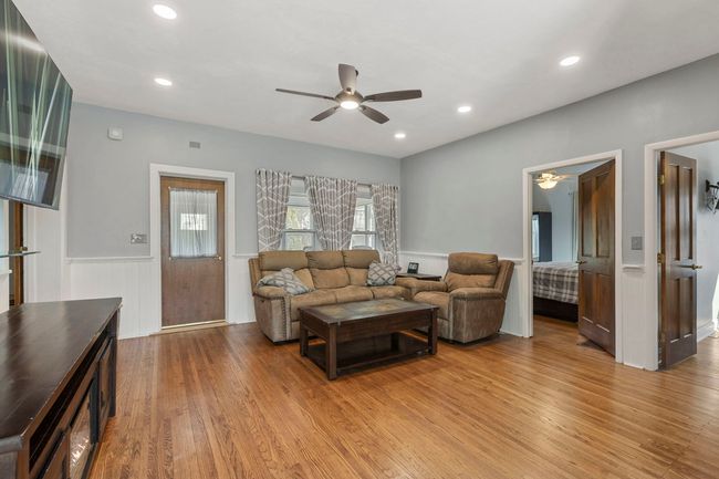 617 W Main St, House other with 4 bedrooms, 2 bathrooms and 8 parking in West Dundee IL | Image 4