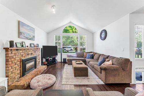 1055 163a St, Surrey, BC, V4A8B3 | Card Image