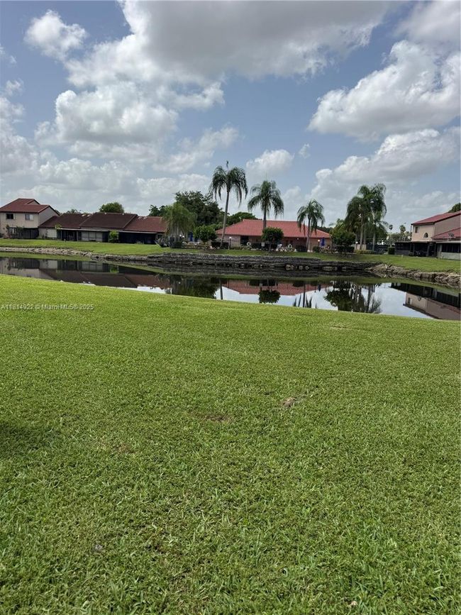 3313 Inverrary Blvd W, Townhouse with 3 bedrooms, 2 bathrooms and null parking in Lauderhill FL | Image 7