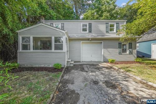 34 Oak St, Bloomingdale, NJ, 07403-1650 | Card Image