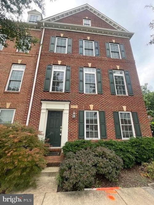 910 W Glebe Rd, ALEXANDRIA, VA, 22305-1462 | Card Image