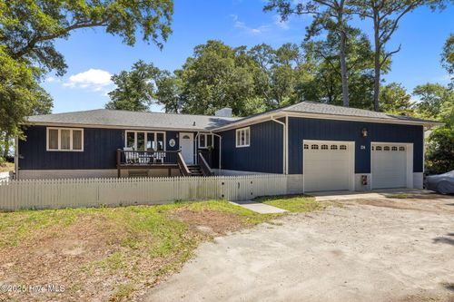 124 Oakleaf Dr, Pine Knoll Shores, NC, 28512-6605 | Card Image
