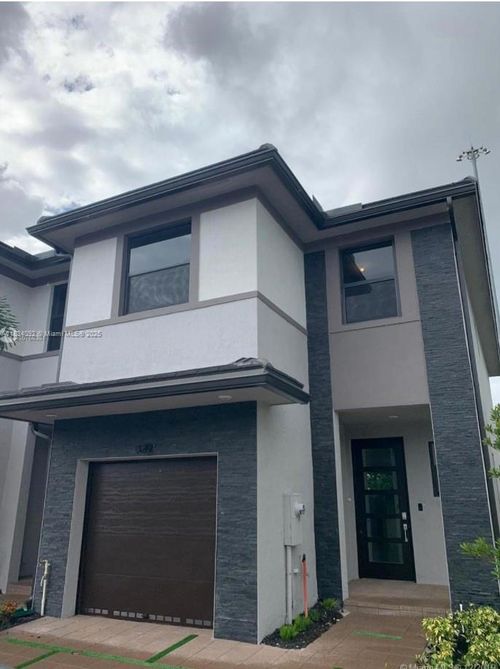 15842-15842 Nw 91st Ct, Miami Lakes, FL, 33018-6361 | Card Image