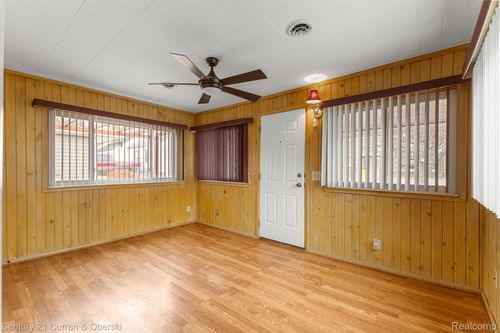 17285 Wood St, Melvindale, MI, 48122-1079 | Card Image