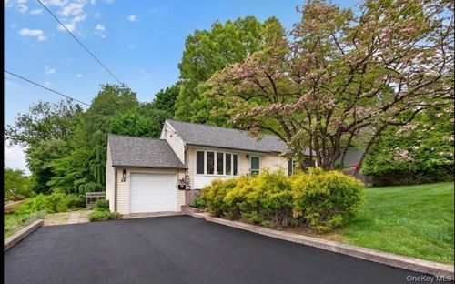 29 Christine Ln, Tappan, NY, 10983-1204 | Card Image