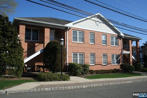16 N Maple Ave, Park Ridge, NJ, 07656-1285 | Card Image