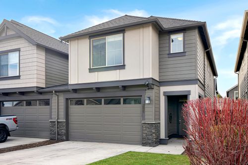 63153 Ne Hadley Pl, Bend, OR, 97701-7435 | Card Image