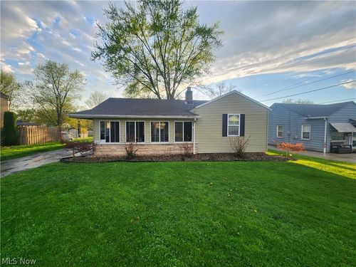 7352 Westview Dr, Youngstown, OH, 44512-5551 | Card Image