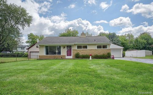 4445 Oakvista Ave, Clarkston, MI, 48346-3816 | Card Image