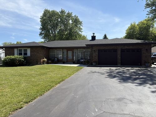411 Thompson Ave, Winthrop Harbor, IL, 60096-1146 | Card Image